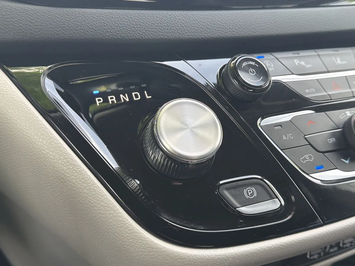 2024 Chrysler Pacifica Touring L thumbnail 15