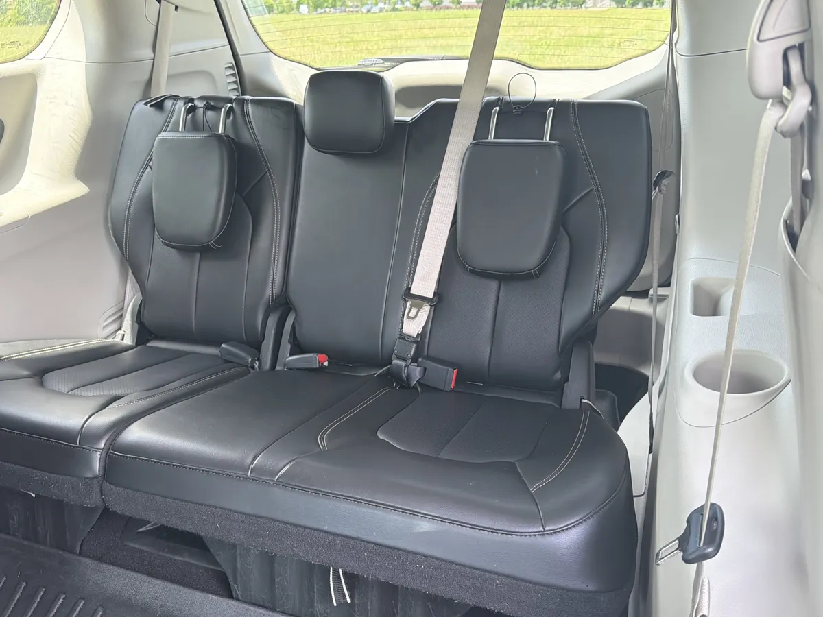 2024 Chrysler Pacifica Touring L thumbnail 26
