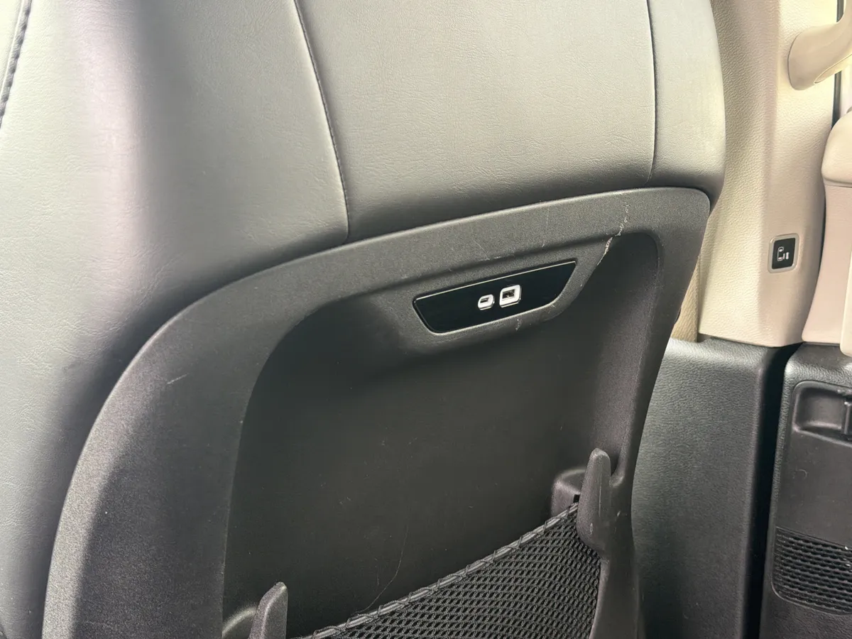 2024 Chrysler Pacifica Touring L thumbnail 27