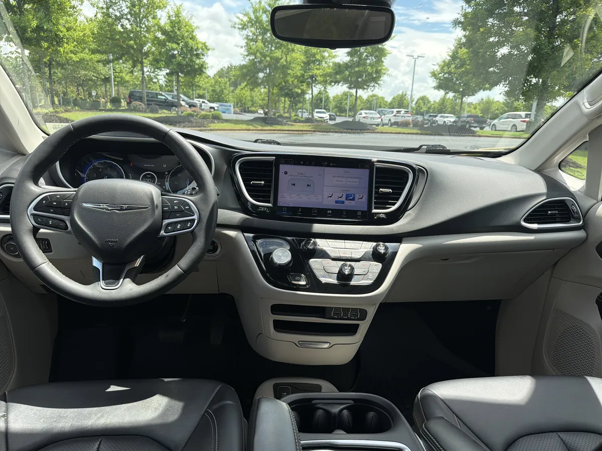 2024 Chrysler Pacifica Touring L thumbnail 28
