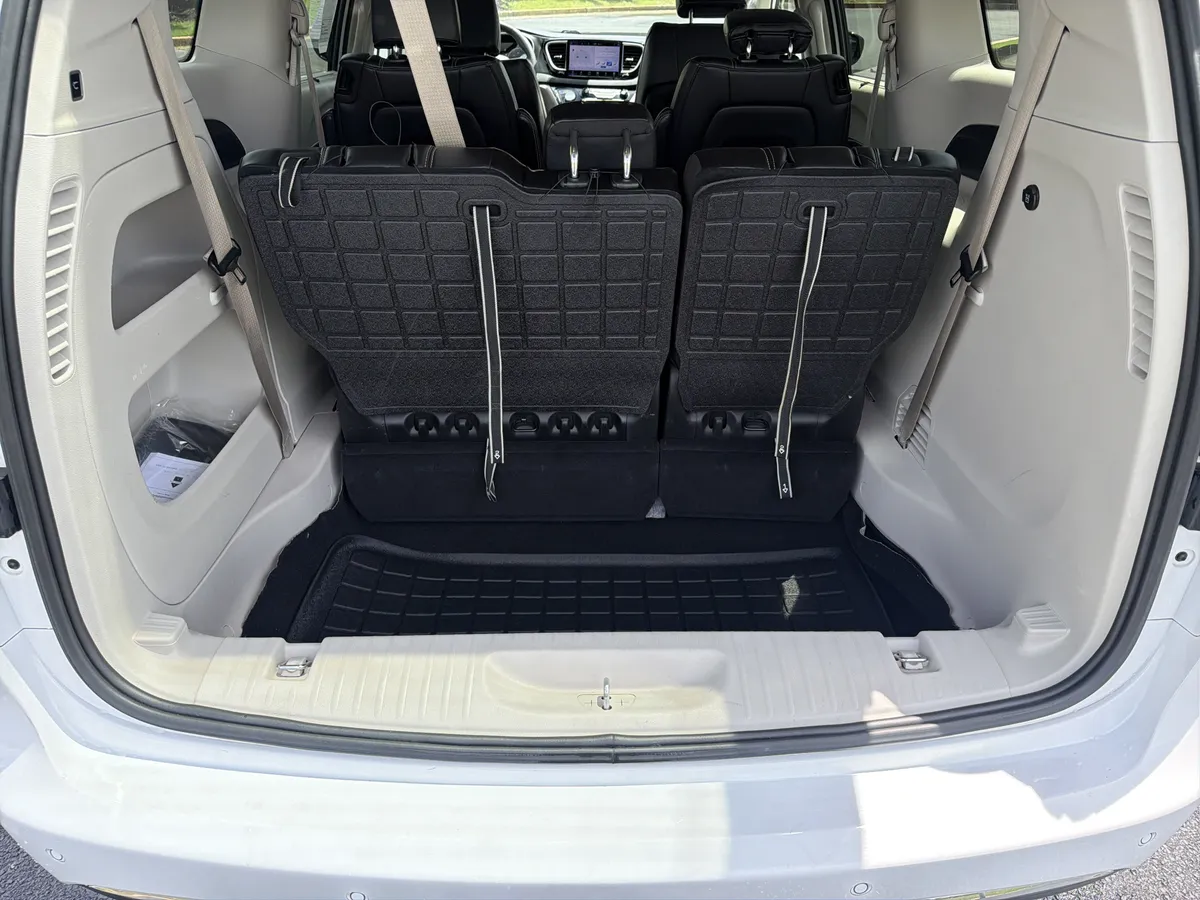 2024 Chrysler Pacifica Touring L thumbnail 29