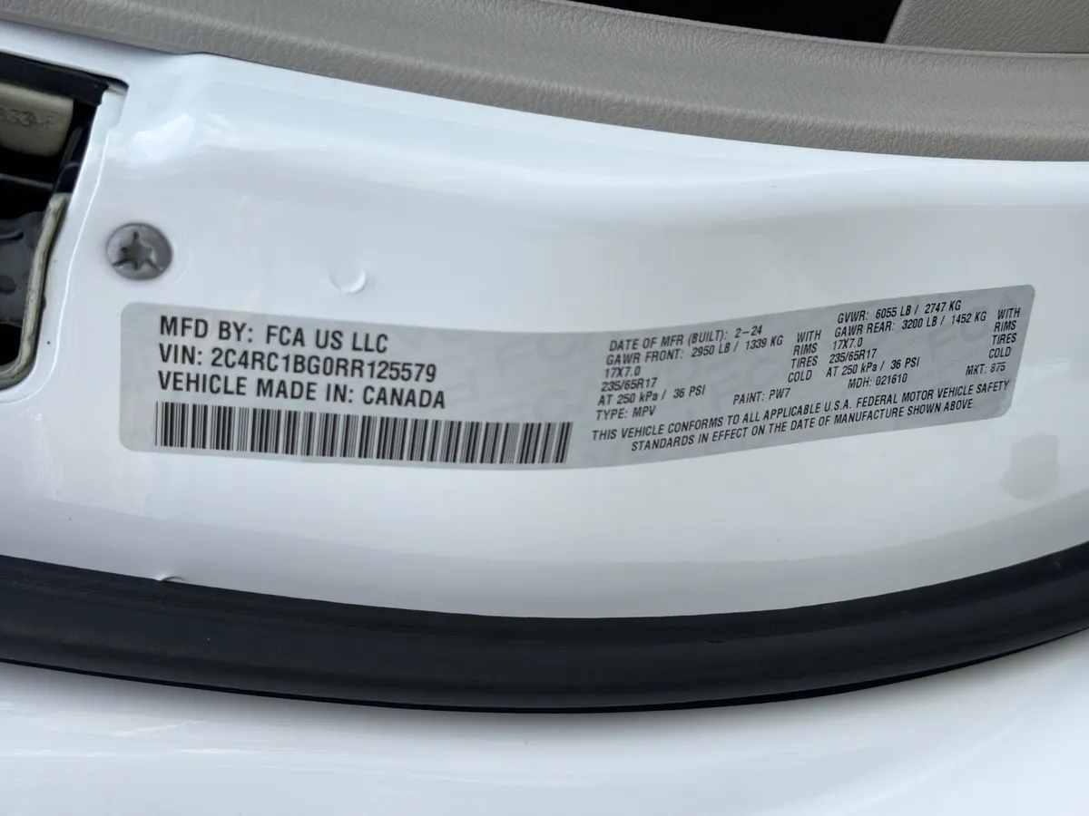 2024 Chrysler Pacifica Touring L thumbnail 35