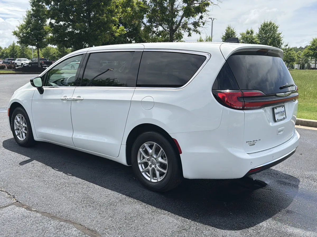 2024 Chrysler Pacifica Touring L thumbnail 6