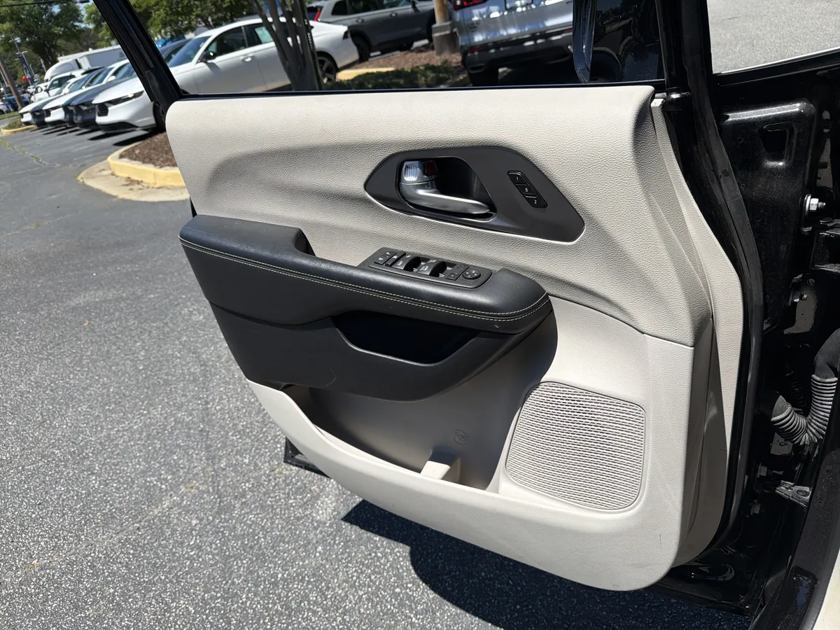 2024 Chrysler Pacifica Touring L thumbnail 13