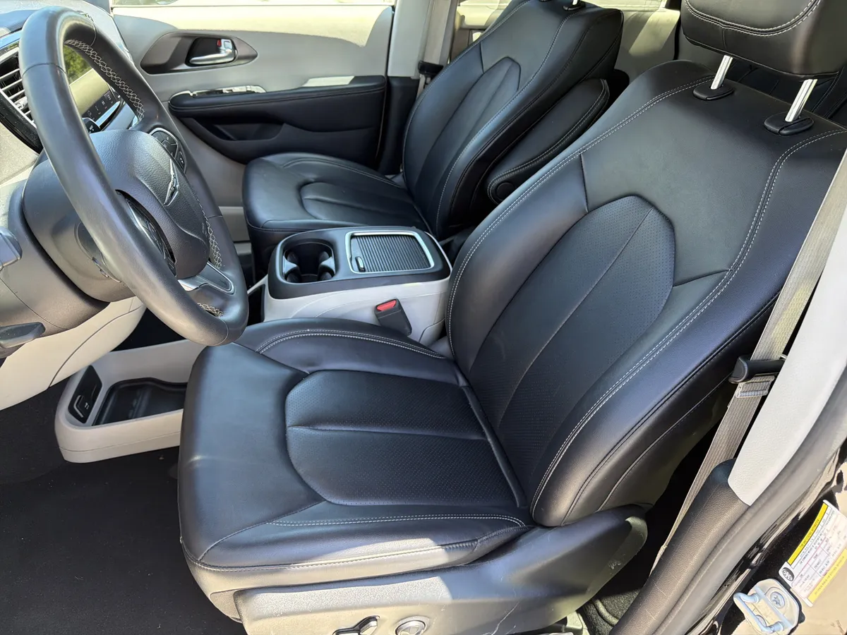 2024 Chrysler Pacifica Touring L thumbnail 15