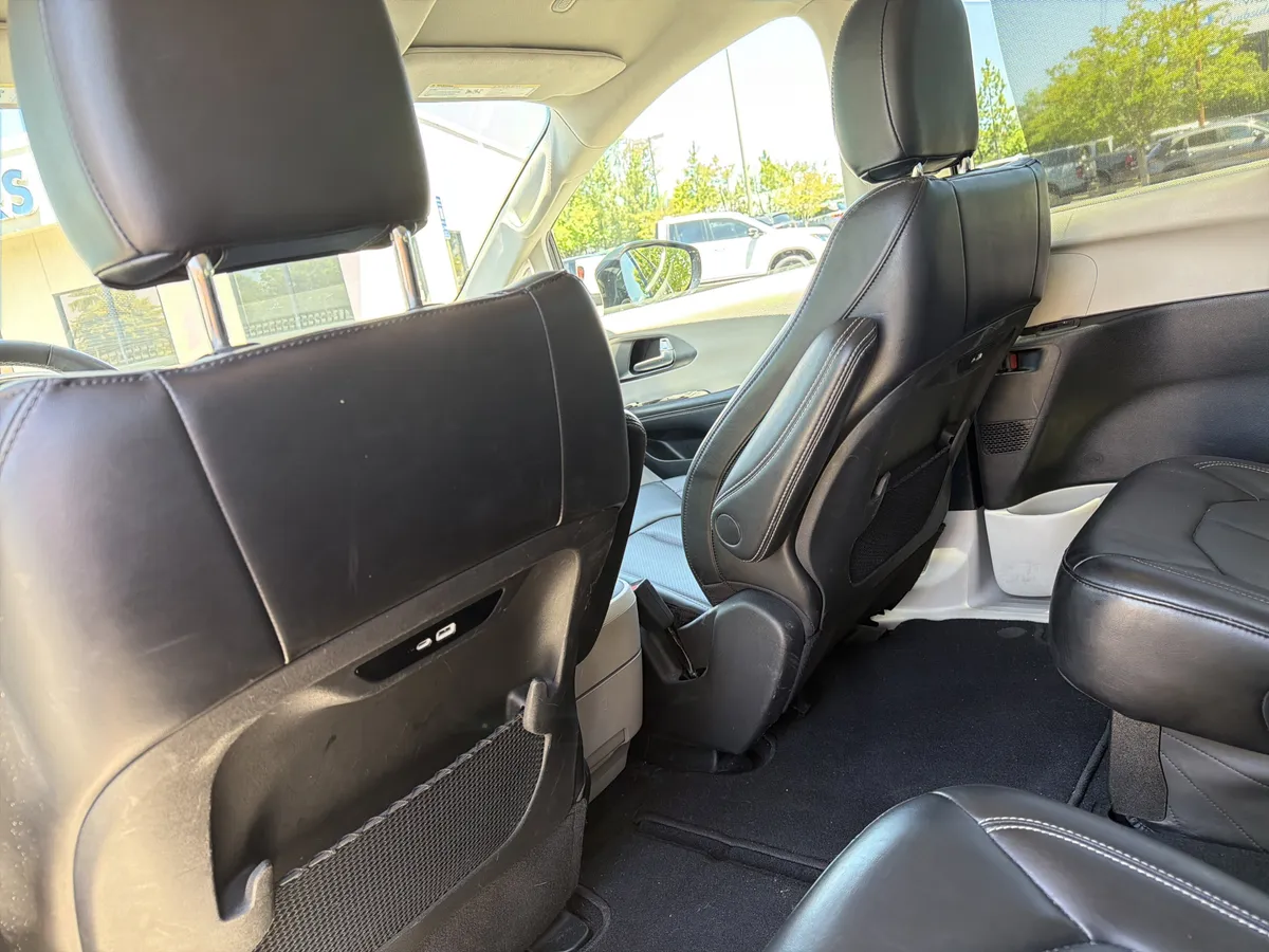 2024 Chrysler Pacifica Touring L thumbnail 18