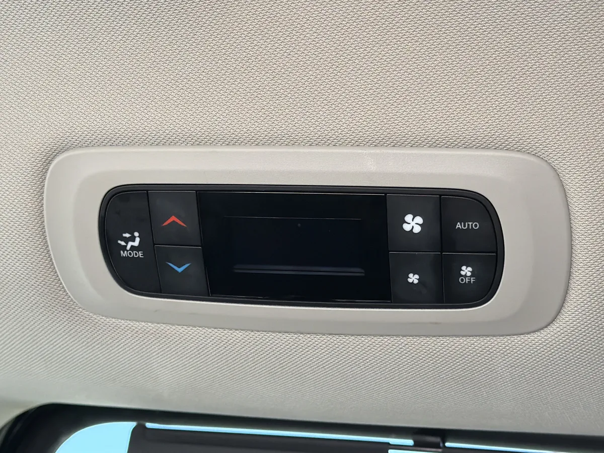 2024 Chrysler Pacifica Touring L thumbnail 19