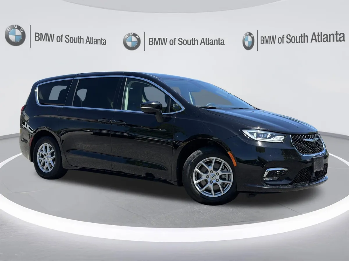 2024 Chrysler Pacifica Touring L thumbnail 2
