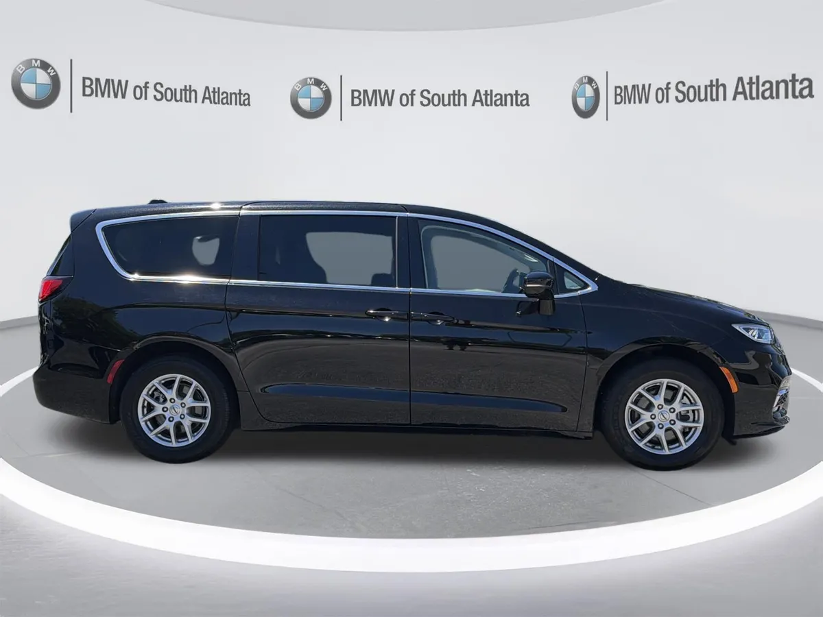 2024 Chrysler Pacifica Touring L thumbnail 28