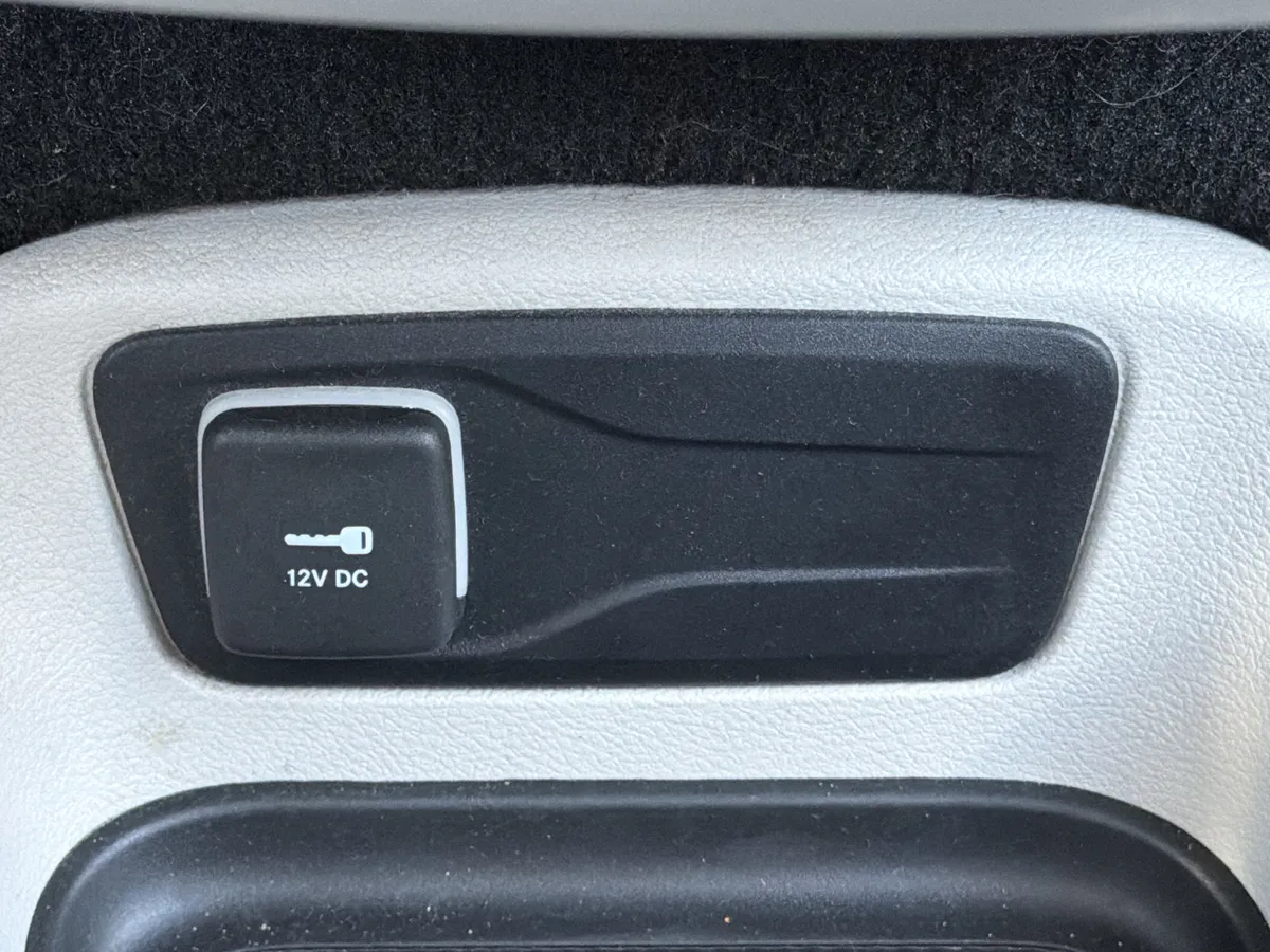 2024 Chrysler Pacifica Touring L thumbnail 8