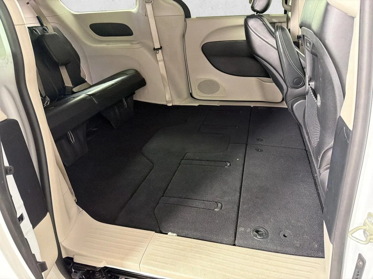 2024 Chrysler Pacifica Touring L thumbnail 15