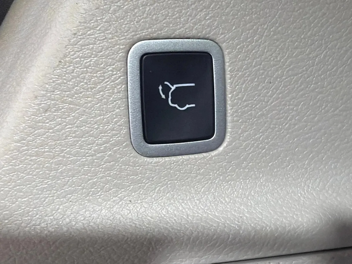 2024 Chrysler Pacifica Touring L thumbnail 18