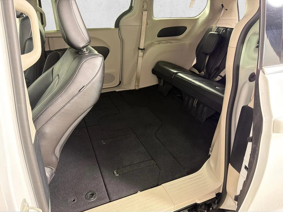 2024 Chrysler Pacifica Touring L thumbnail 20