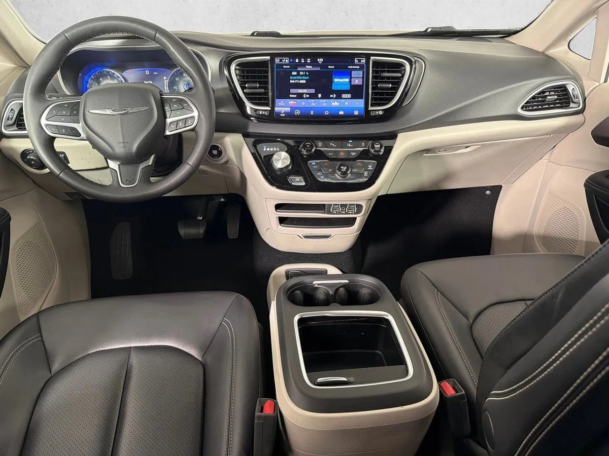2024 Chrysler Pacifica Touring L thumbnail 21