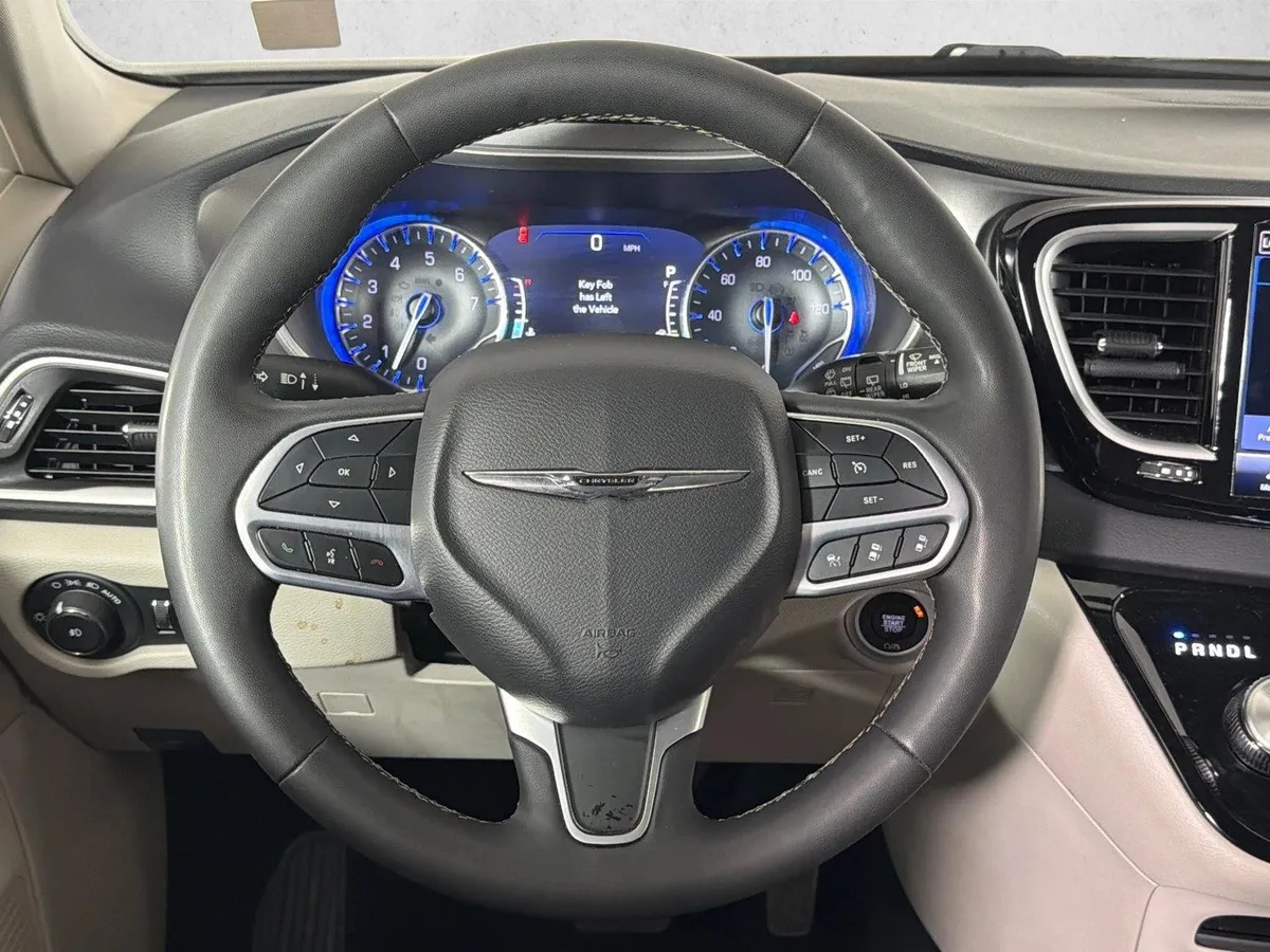2024 Chrysler Pacifica Touring L thumbnail 22