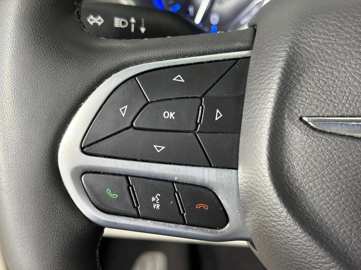 2024 Chrysler Pacifica Touring L thumbnail 23