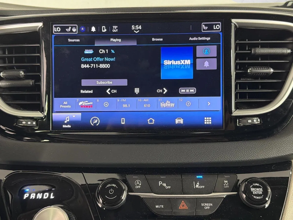 2024 Chrysler Pacifica Touring L thumbnail 27