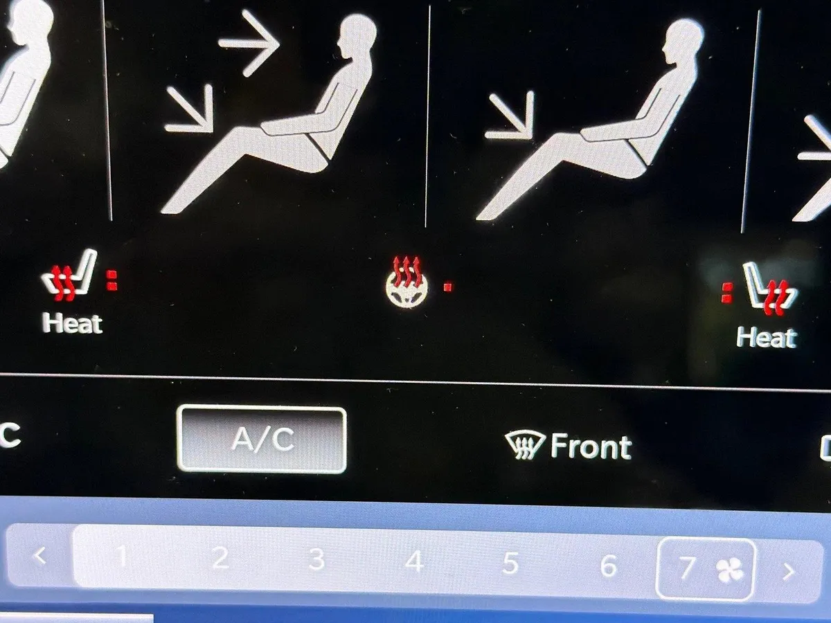 2024 Chrysler Pacifica Touring L thumbnail 29