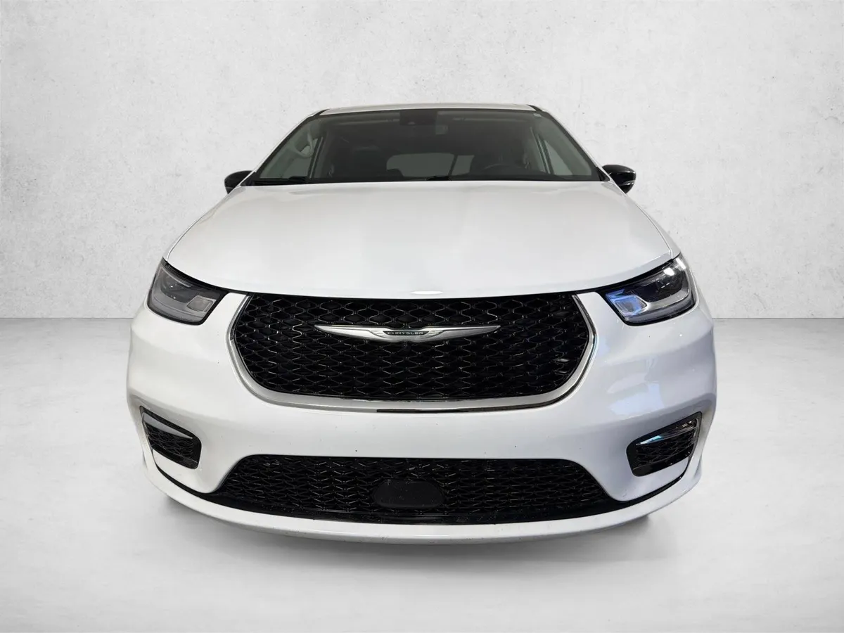 2024 Chrysler Pacifica Touring L thumbnail 8