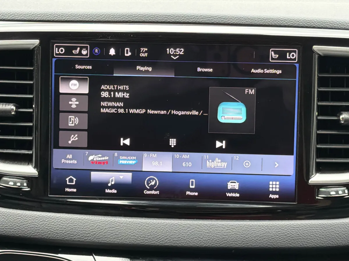 2024 Chrysler Pacifica Touring L thumbnail 11