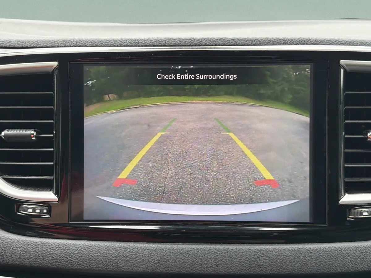 2024 Chrysler Pacifica Touring L thumbnail 12