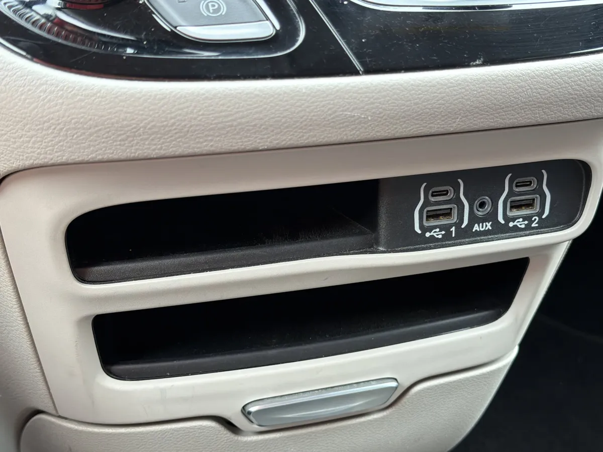 2024 Chrysler Pacifica Touring L thumbnail 14