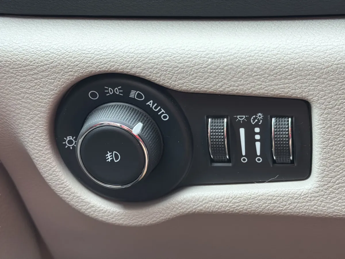 2024 Chrysler Pacifica Touring L thumbnail 20