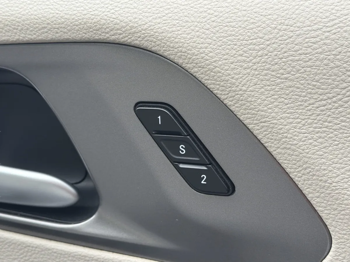 2024 Chrysler Pacifica Touring L thumbnail 22
