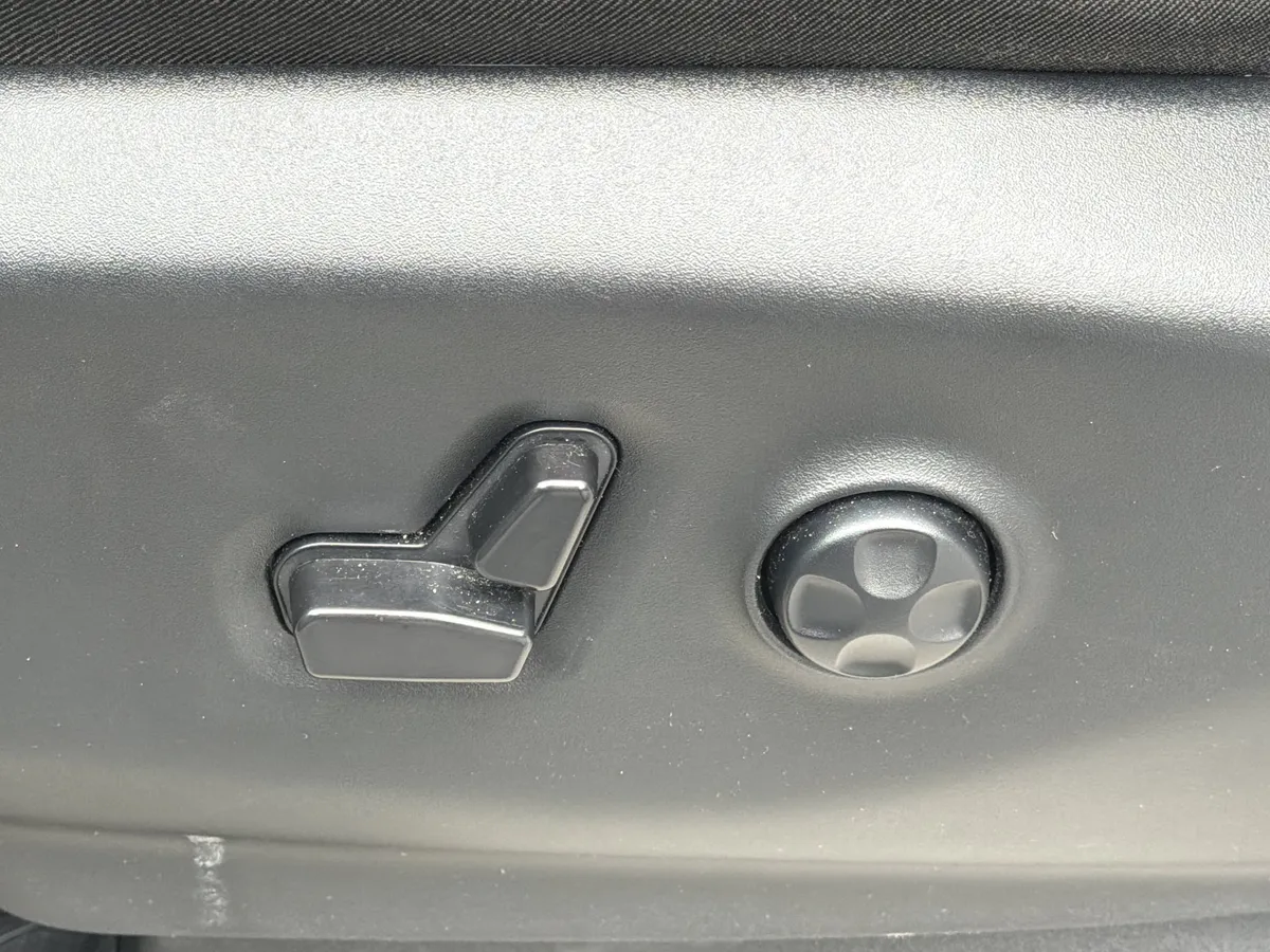 2024 Chrysler Pacifica Touring L thumbnail 24