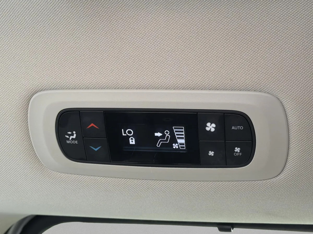 2024 Chrysler Pacifica Touring L thumbnail 26