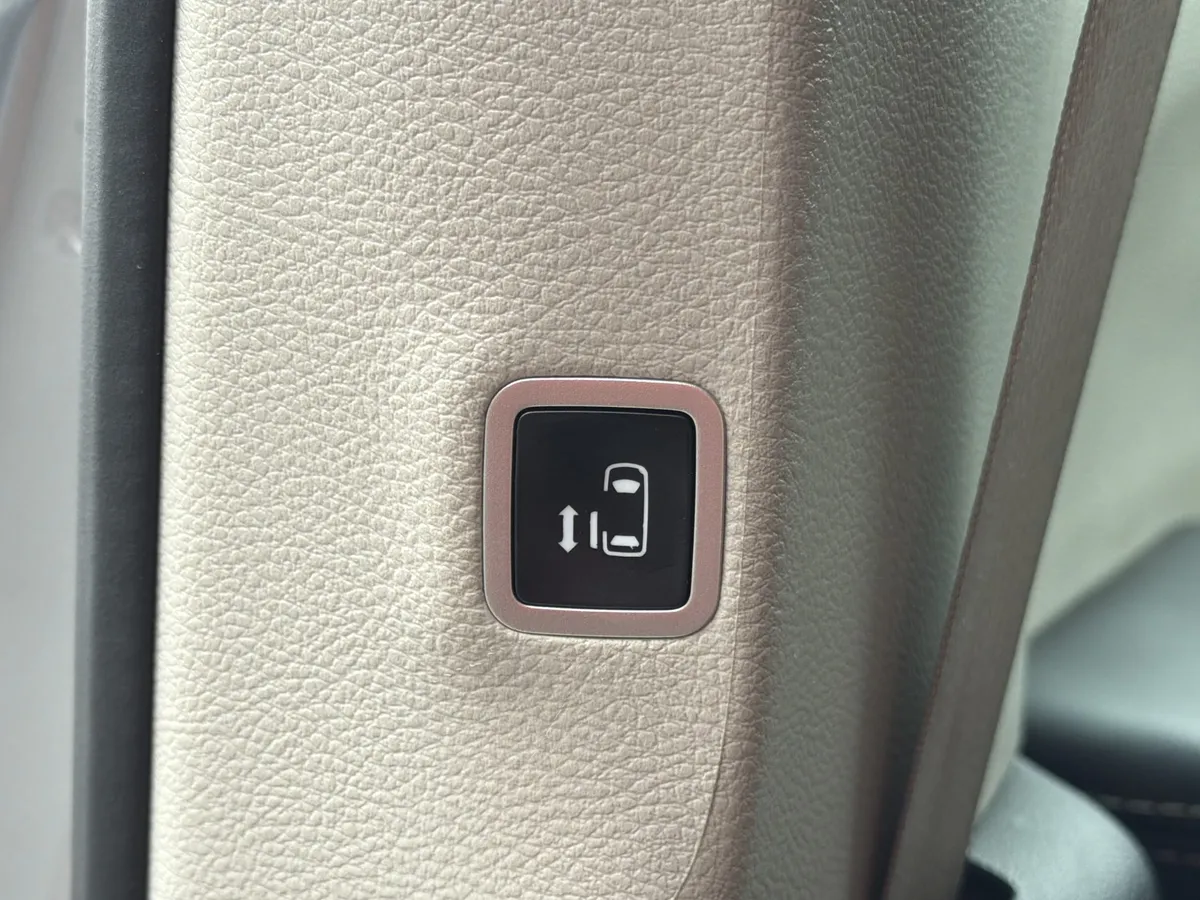 2024 Chrysler Pacifica Touring L thumbnail 28