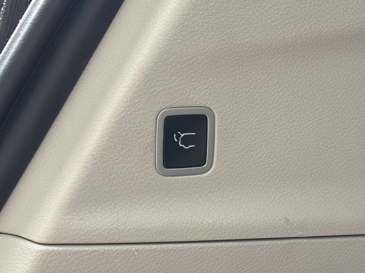 2024 Chrysler Pacifica Touring L thumbnail 30