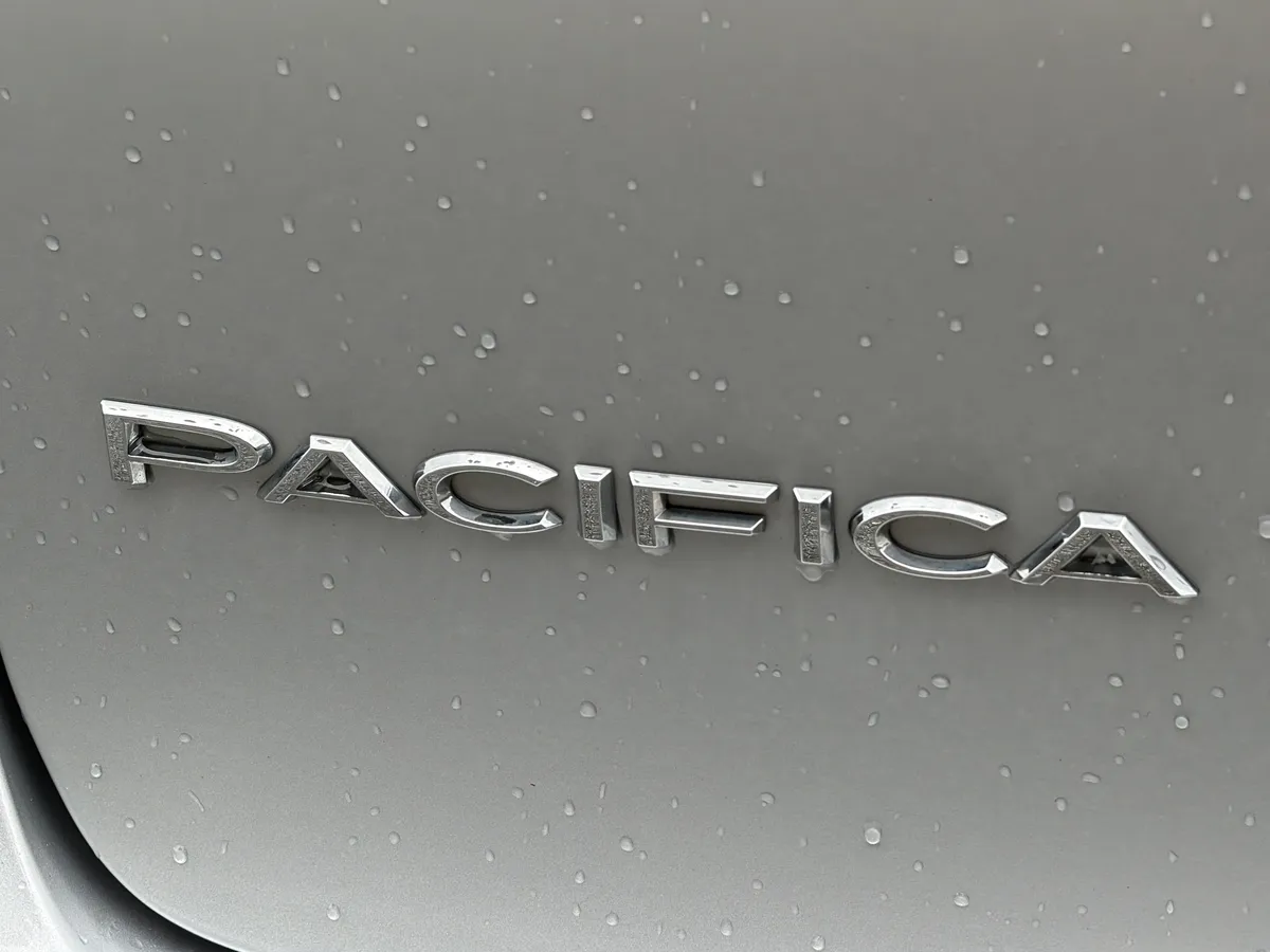 2024 Chrysler Pacifica Touring L thumbnail 31