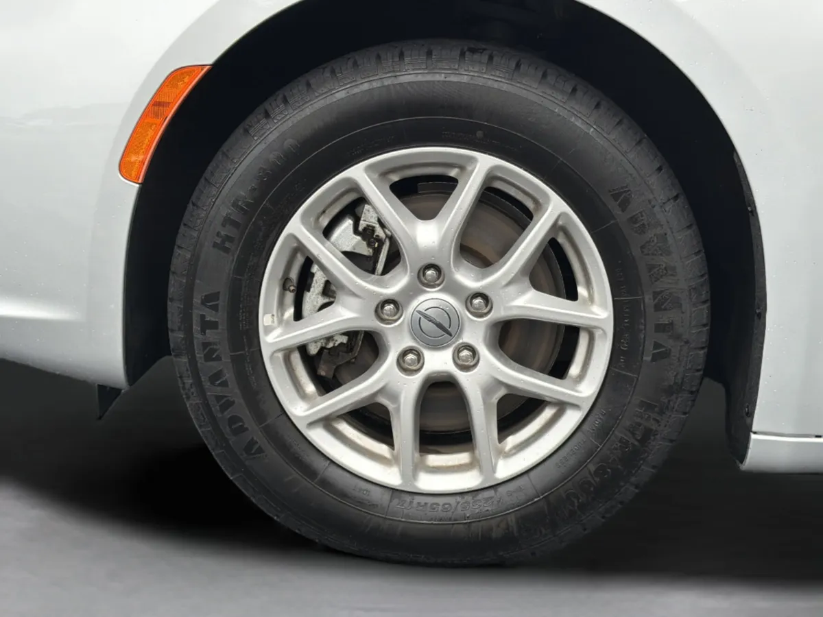 2024 Chrysler Pacifica Touring L thumbnail 32