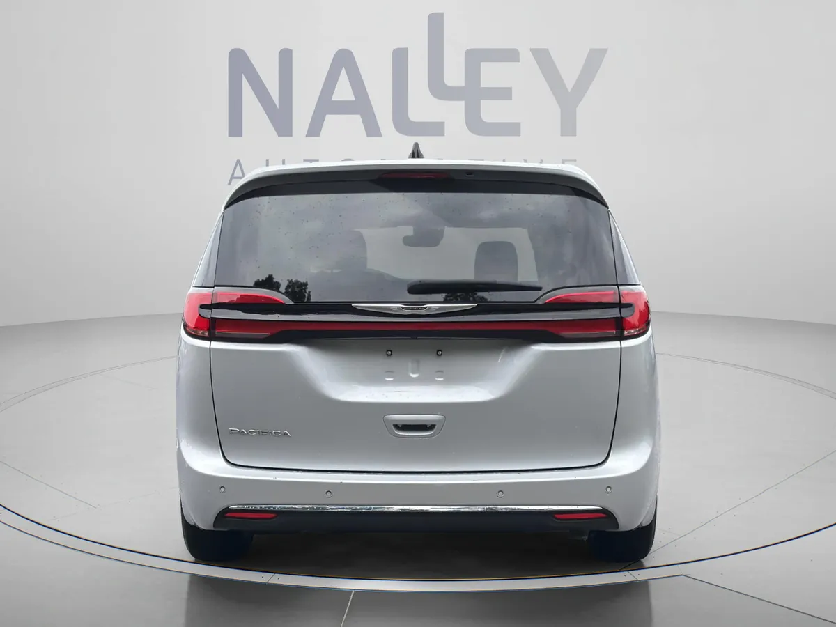 2024 Chrysler Pacifica Touring L thumbnail 5