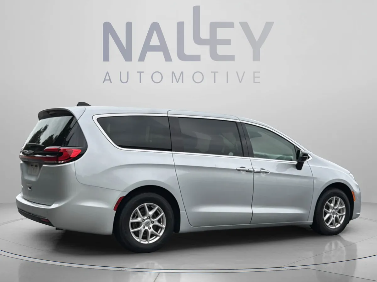 2024 Chrysler Pacifica Touring L thumbnail 6
