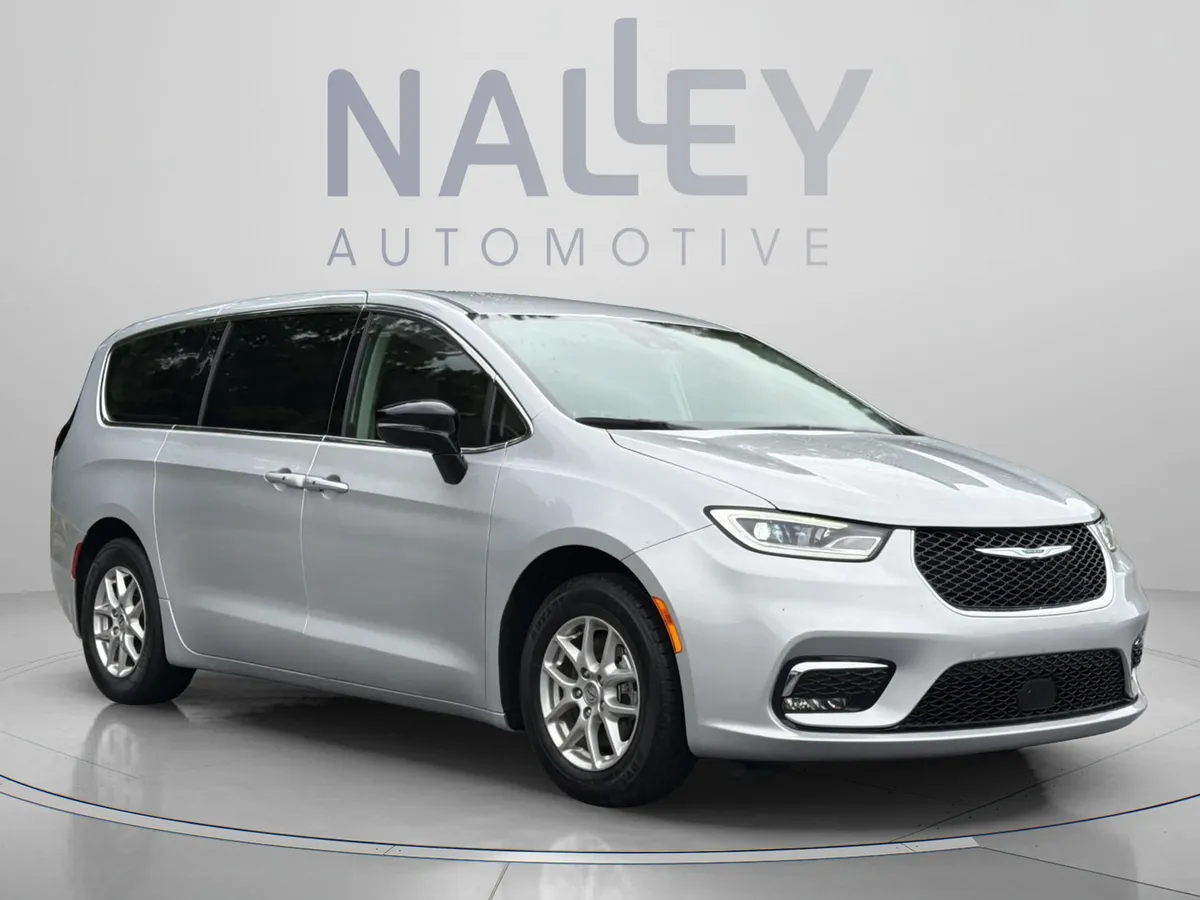 2024 Chrysler Pacifica Touring L thumbnail 8