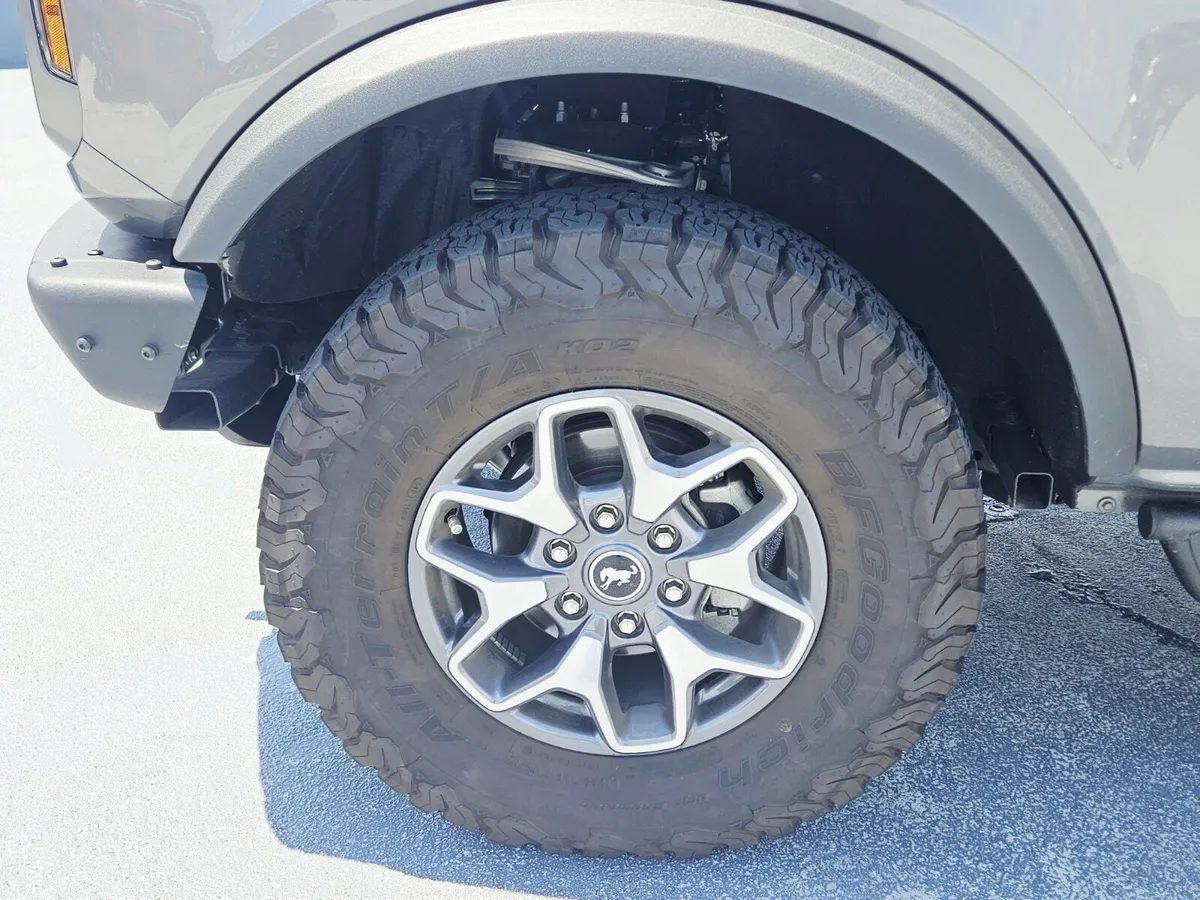 2024 Ford Bronco Badlands thumbnail 12