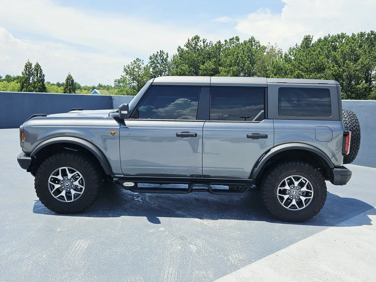 2024 Ford Bronco Badlands thumbnail 2