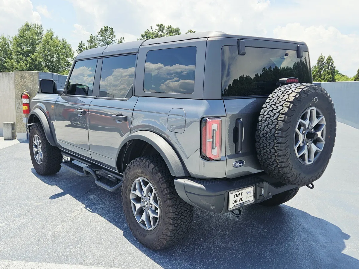 2024 Ford Bronco Badlands thumbnail 4