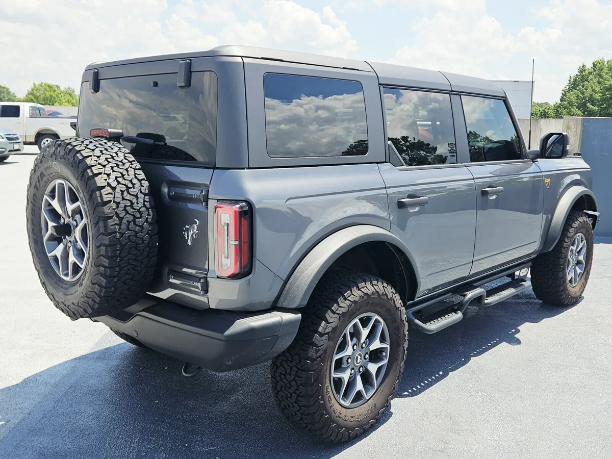 2024 Ford Bronco Badlands thumbnail 6