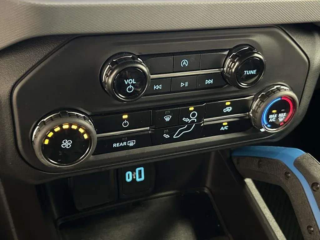 2024 Ford Bronco Black Diamond thumbnail 24