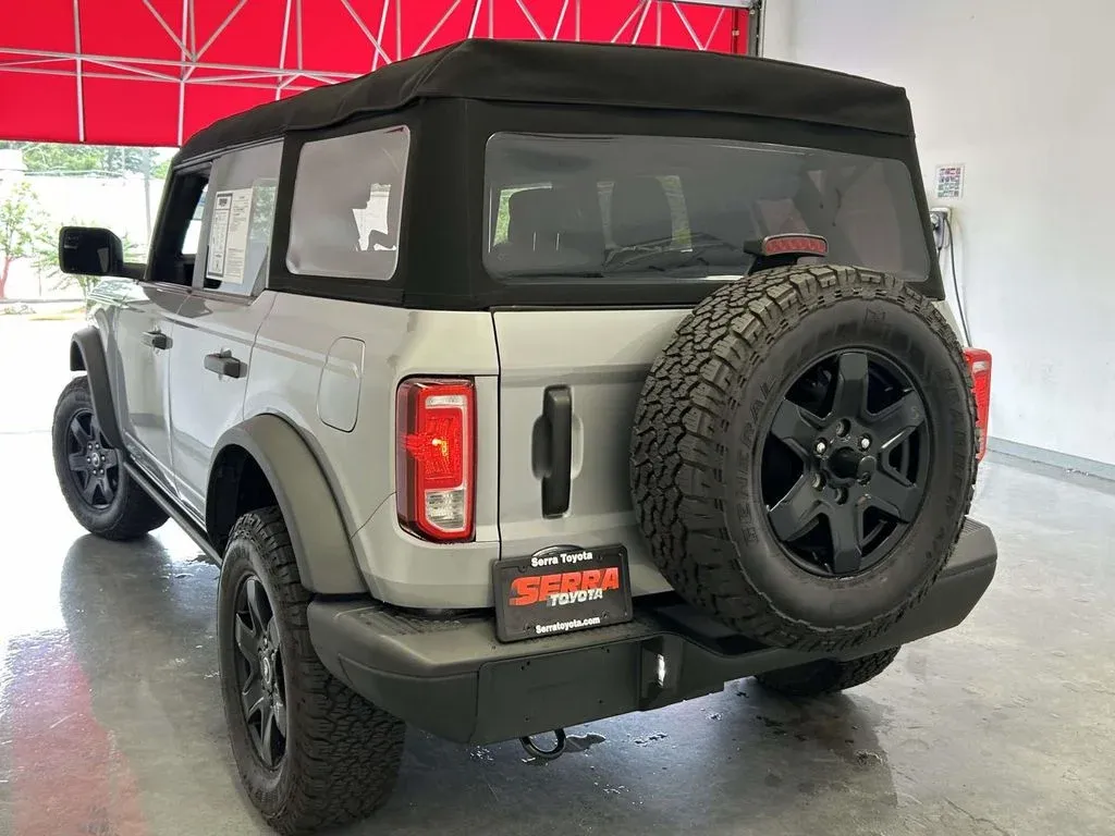 2024 Ford Bronco Black Diamond thumbnail 5