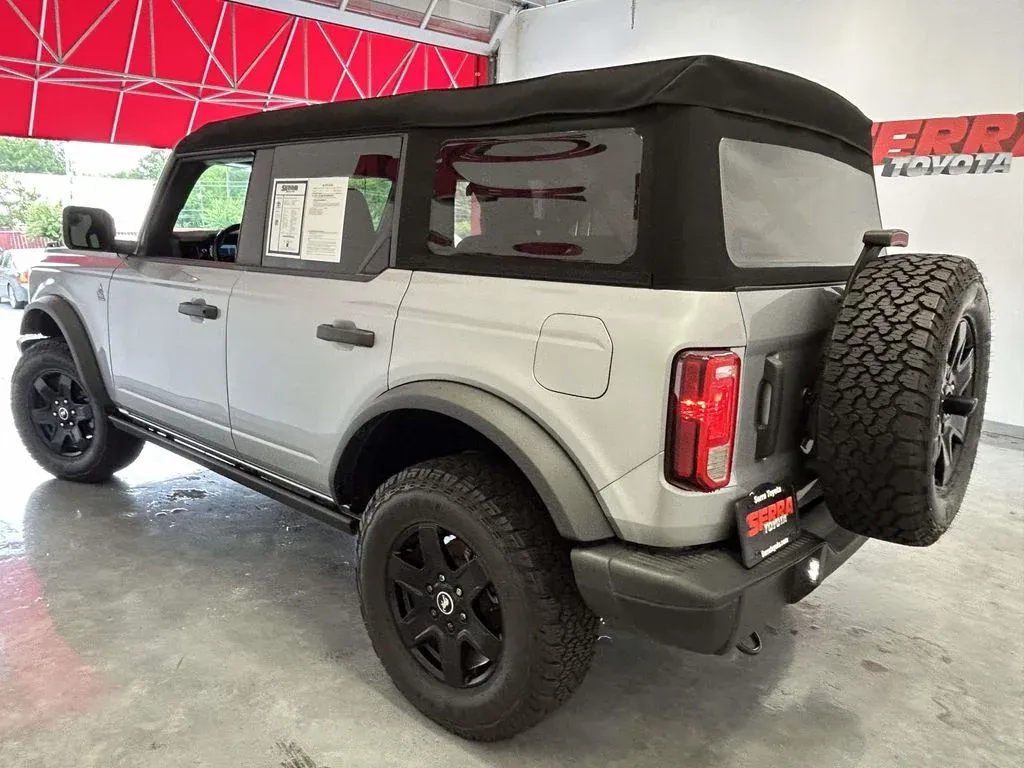 2024 Ford Bronco Black Diamond thumbnail 6