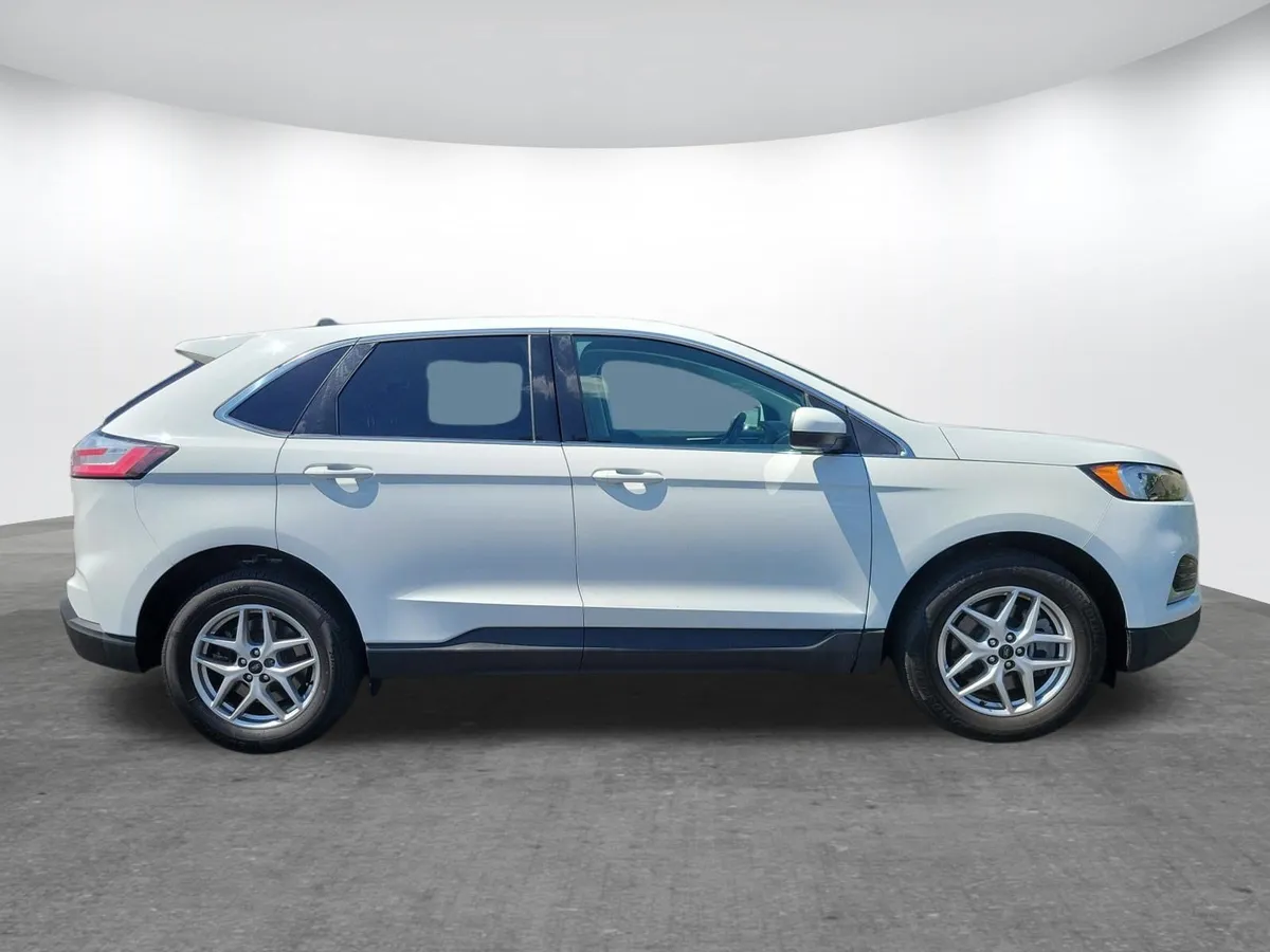 2024 Ford Edge thumbnail 2