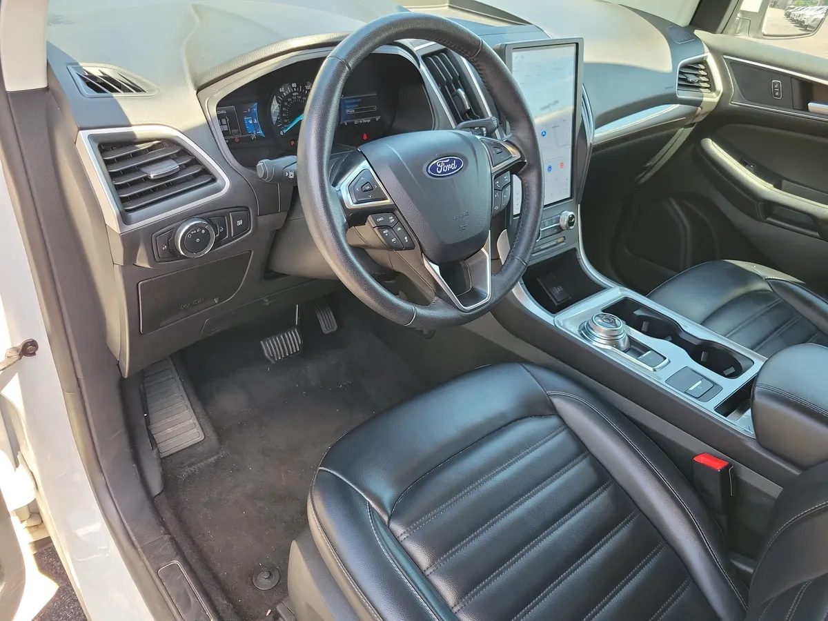 2024 Ford Edge thumbnail 3