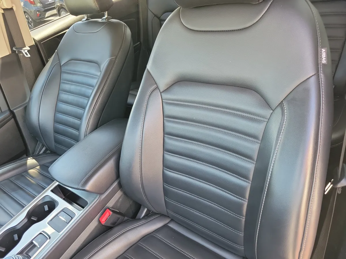 2024 Ford Edge thumbnail 6