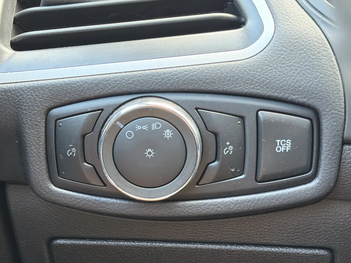 2024 Ford Edge SEL thumbnail 12