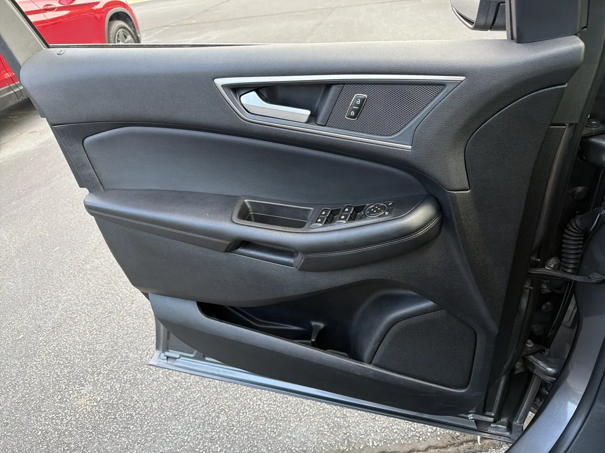2024 Ford Edge SEL thumbnail 13