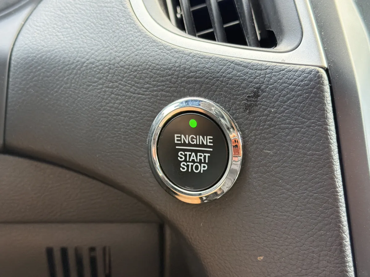 2024 Ford Edge SEL thumbnail 9